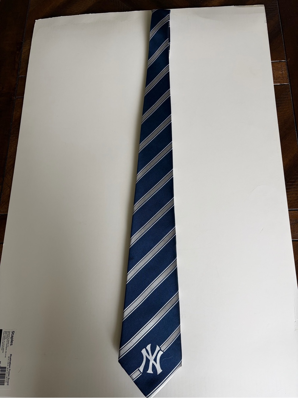 MLB officially licensed NY Yankees logo fan tie. 100% polyester.
